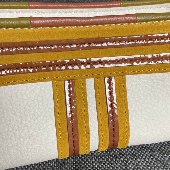 Tory Burch Contrast T Wristlet Off-White Gold and Brown - Picture 3 of 17
